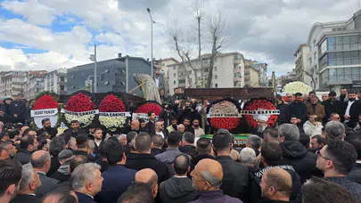 Kürt Ahmet'in Cenazesinde Dikkat Çeken Anlar: Sedat Peker ve Alaattin Çakıcı'dan Çelenk, Veliahtı Kelepçeli Geldi!