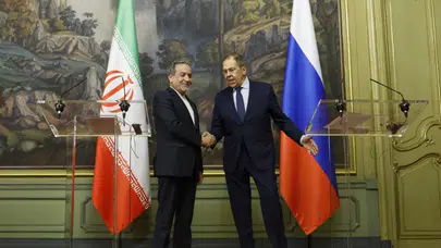Diplomasi trafiğinde kritik zirve: Lavrov ve Arakçi'den nükleer gündemli temas