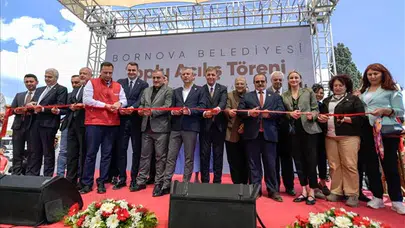 Özgür Özel’den İzmir’de Yerel Yönetim Vurgusu: Hizmetler Halk İçin Büyüyor