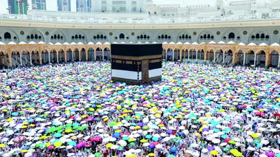 Kavurucu sıcağa rağmen inanç yolculuğu: Hacılar kutsal topraklardan ayrılmaya hazırlanıyor