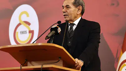 Sarı-Kırmızılılarda Okan Buruk dönemi uzuyor: Dursun Özbek'ten beklenen açıklama geldi
