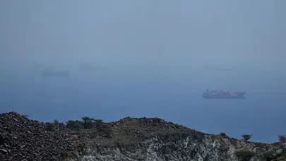 Basra Körfezi'nde şafak vakti kanlı saldırı: İran gemileri hedef alındı, can kayıpları var