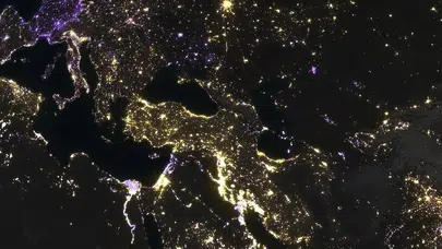 Dünya’nın gece ışıkları değişiyor: Uzaydan bakınca neresi parlıyor, neresi kararıyor?