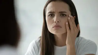 Gözlerinizdeki bahar yorgunluğuna dikkat: Evdeki yöntemler şifa değil hasar getiriyor