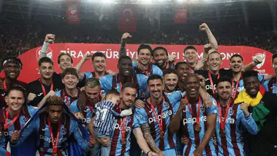 Bordo-Mavili ekipte duygusal veda: İki yıldız isimle yollar ayrıldı