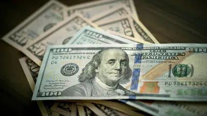 Tahran-Washington hattında gerilim tırmanıyor: Dolar güvenli liman arayanların adresi oldu