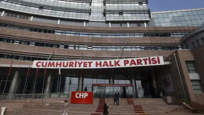 CHP yönetiminde kritik saatler: Mahkeme kararı sonrası acil durum zirvesi