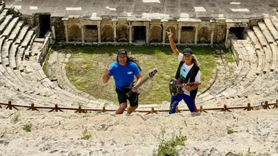 Efsaneler Türkiye rotasında: Metallica’nın yıldızları Pamukkale’nin büyüsüne kapıldı
