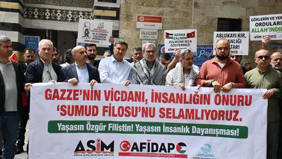 Adana'da vicdan nöbeti: İsrail'in insani yardım filosuna saldırısı sert dille kınandı