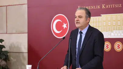 Amasya’da tiyatro perdesi kapandı: Âşık Mahzuni Şerif oyununa sansür Meclis yolunda