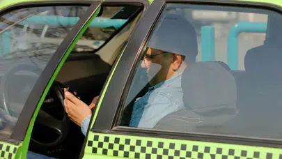 İran’da Dijital Kısıtlamalara Son: Dış Dünyaya Kapılar Yeniden Açılıyor