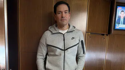 Diplomasi koridorlarından moda notu: Rubio'nun uçak stili tartışma yarattı
