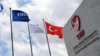 Futbol sahalarında devrim gibi karar: Pankart dönemi resmen kapandı