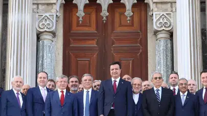 D8 kuruluş yıl dönümünde siyasi isimleri bir araya getirdi