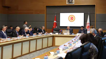 TBMM Komisyonunda Öğretmen Protestosu Krizi