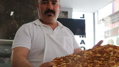 Sivaslı işletmecinin uygun fiyatlı lahmacun mücadelesi