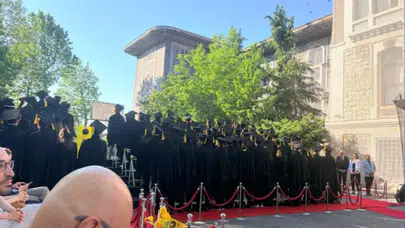 İstanbul Lisesi mezuniyetinde müdür protestosu gündemi belirledi