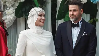 Gamze Özçelik ve Reshad Strik evliliklerinde ikinci yılı geride bıraktı