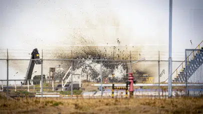 Hollanda Rotterdam limanındaki rafineride patlama bir can aldı
