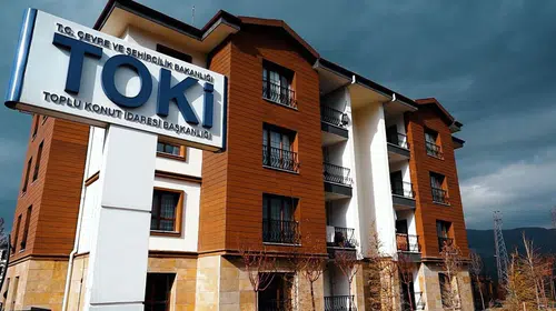 Karacasu’da vatandaşlar konutlarına kavuştu! TOKİ 322 konutu hak sahiplerine teslim etti