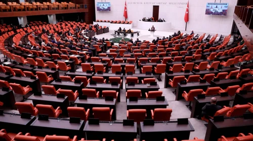 Meclis’ten Geçti: Haftalık Değil, 10 Günlük Mesai Sistemi! Çalışanlar şoke oldu