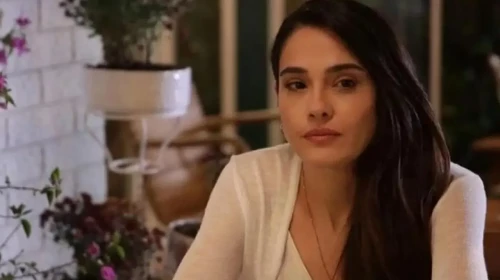 Ayşe’nin Öyküsü Dizisi Ne Zaman Başlıyor? Funda Eryiğit ve Caner Cindoruk’tan Yeni Dizi Sürprizi
