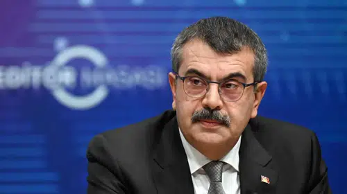 MEB’den okul kıyafetleri için yeni düzenleme: Reklam ve logo artık yasak