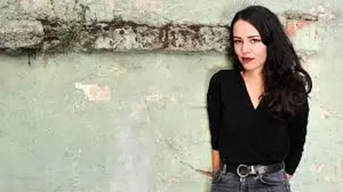Lara Kamhi kimdir, ablası kim, kaç yaşında, aslen nereli, kaç yaşında? Hayatı, eğitimi ve sanatsal çalışmaları