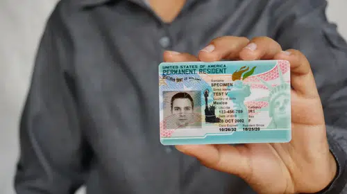 ABD'den Yeşil Kart Çekilişine Yeni Şart: Green Card Pasaport Tarama Zorunluluğu Geliyor