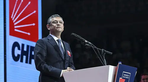 CHP Kurultayında Güvensizlik Oyu: Özel’in Çağrısı Kabul Gördü
