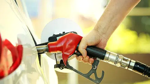 Benzin Fiyatlarına İki Yeni Zam, Ardından Bir İndirim Müjdesi!