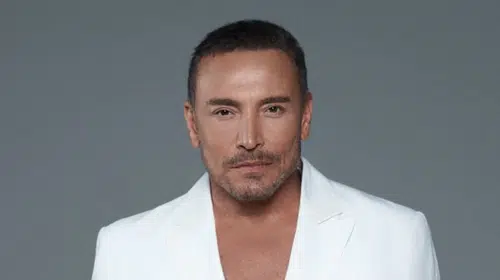 Cenk Eren Kimdir? Ünlü Sanatçının Hayatı ve Müzik Kariyeri