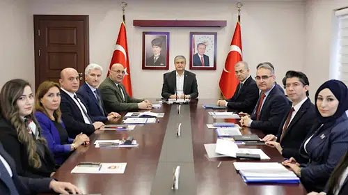 Adana'da Eğitim Değerlendirme Toplantısı: Faaliyetler ve Yatırımlar Gözden Geçirildi!