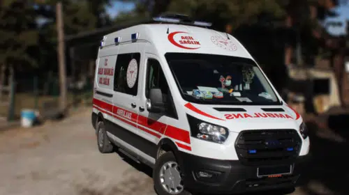 Eskişehir'de ocakta unutulan yemek dumandan anne ve iki oğlu hastaneye kaldırıldı.