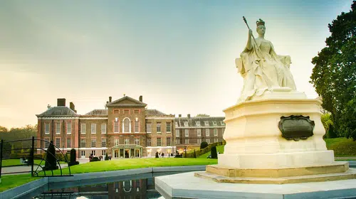 “Victory Is Near” Ne Demek?