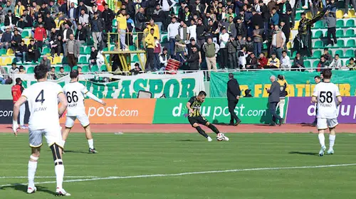Şanlıurfaspor, 2. Lig'de Adana 01 FK'ya 2-1 yenilerek kötü gidişatını sürdürdü.