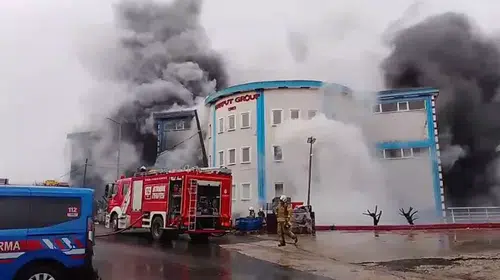 Silivri'deki Kauçuk Fabrikasında Meydana Gelen Yangın Kontrol Altına Alındı