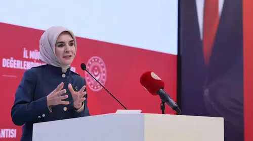 Bakan Göktaş'tan dijital oyunlar için ebeveyn denetimleri ve içerik sınıflandırması çağrısı!