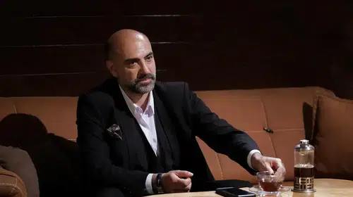 Eşref Rüya Ölü Yaşar'ın Gerçek Kimliği! Erol Babaoğlu'nun Proje Geçmişi ve Kanal D'deki Rolü Hakkında Yeni Gelişmeler!