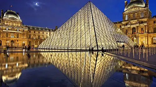 Louvre Müzesi'ndeki Napolyon Mücevherlerinin Çalınma Olayı ve Laurence des Cars'ın İstifa Nedeni Ne?