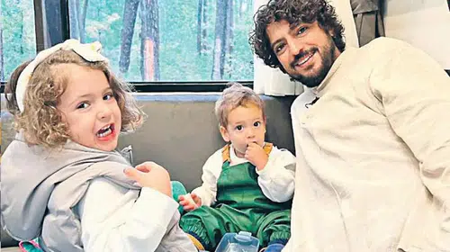 Taner Ölmez’e Sette Beklenmedik Aile Ziyareti!