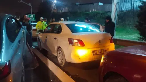 TEM’de sabah kabusu: FSM ayrımında 8 araç birbirine girdi!