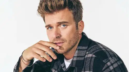 Kıvanç Tatlıtuğ'un şaşırtan koleksiyonu: Evinin dört duvarında tam 150 adet!