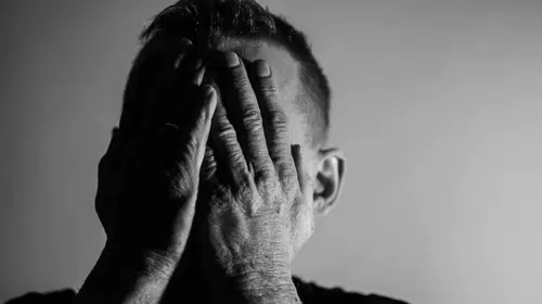 OKB ile Karıştırılıyor: Dismorfofobi Nedir? Dismorfofobi OKB midir?