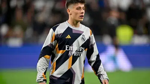 Real Madrid Yıldızından Aşk Dolu Sürpriz! Arda Güler'in Telefon Ekranında Dikkat Çeken Detay Sosyal Medyada Gündem Oldu!