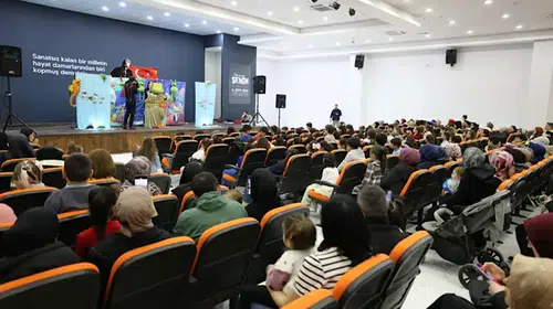 Derince'de Çocuklar İçin Unutulmaz Tiyatro Deneyimi Gerçekleşti