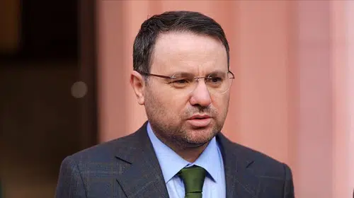 Bakan Gürlek, Özgür Özel'e yönelik suç duyurusunda bulundu ve 1 milyon liralık tazminat davası açtı!