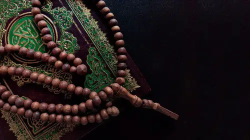 Kadir Gecesi’nde Hangi Tesbihler Çekilir? (2026) Diyanet’e Göre Kadir Gecesi Tesbih ve Zikirleri