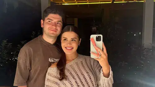 Selen Özyurt'un Hamileliği Gündemde: Kafalar Kanalı'nın Yıldızı Atakan Özyurt'un Eşi Kimdir? Kaç Yaşında?