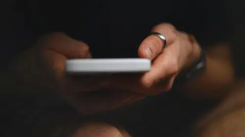 Dijital Dünyanın Şekerleme Tuzağı: İlk Saatte 'Reaktif Mod'dan Nasıl Kurtulmalıyız?